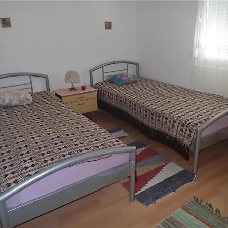Apartamento With Parking Space Starigrad, Paklenica - 25358
